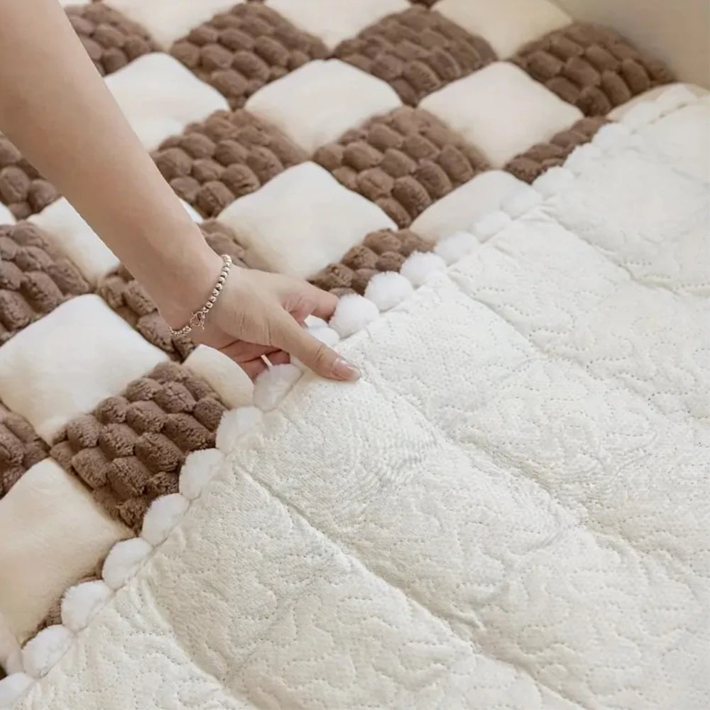 Mystery Paw Plush Travel Companion: Cozy Pet Mattress
