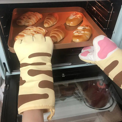 3D Cartoon Cat Paw Oven Mitt - Heat Resistant & Fun!