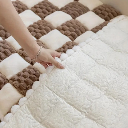 Mystery Paw Plush Travel Companion: Cozy Pet Mattress